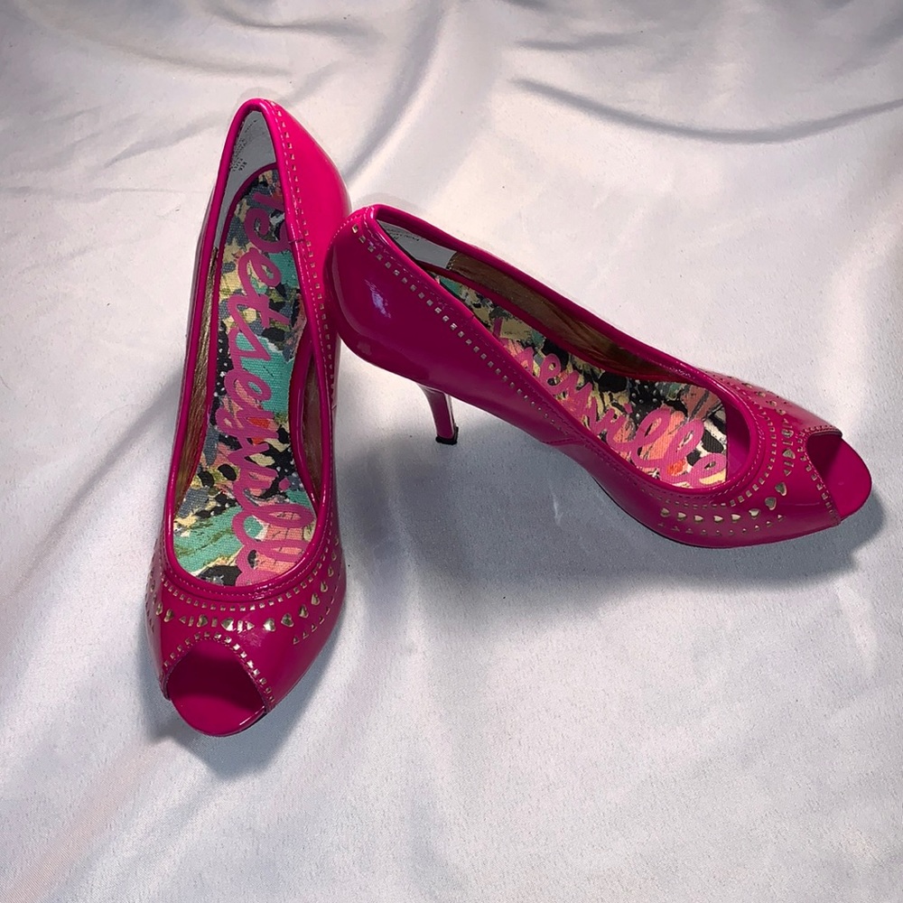 Betsy Johnson peep-toe pumps Hot pink